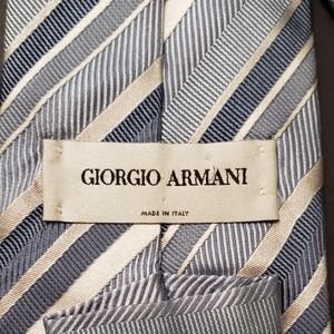 MENS GIORGIO ARMANI BLUE STRIPED HAND MADE IN ITALY 100% SILK NECK TIE